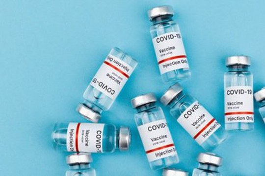 COVID-19: i vaccini dimezzano il rischio di reinfezione